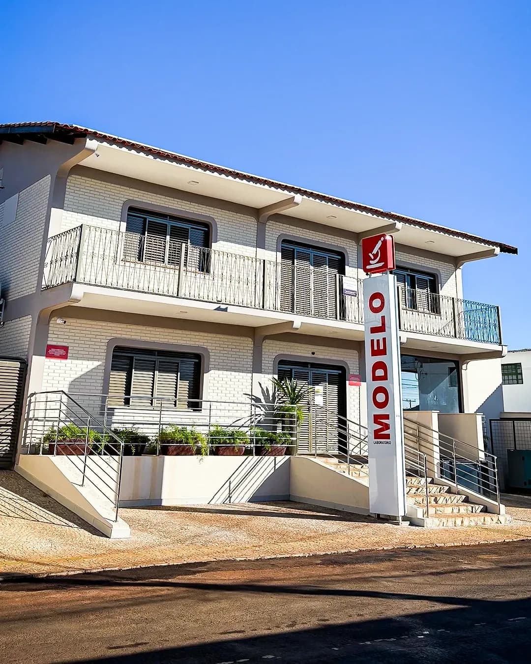 Fachada do Laboratório Modelo